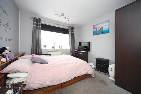 130 Birchen Grove, Luton, LU2 7TW