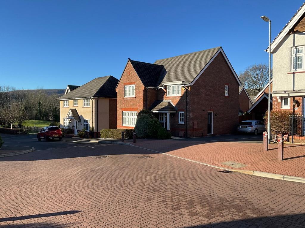 Coed Y Felin, Pontypool NP4 4 bed detached house for sale £420,000
