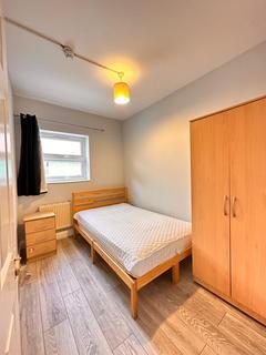 4 bedroom flat to rent, London W12