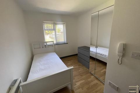1 bedroom in a house share to rent, Wentworth Crescent, HAYES UB3
