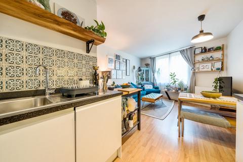 1 bedroom flat for sale, Cowleaze Road, Kingston Upon Thames, KT2