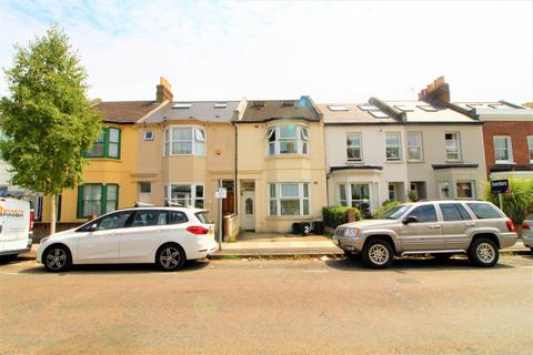 1 bedroom in a house share to rent - Graham Road, SW19