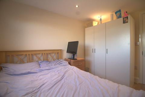 1 bedroom in a house share to rent - Graham Road, SW19