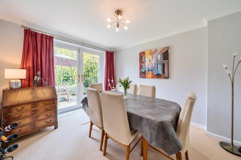 33 Apple Tree Close, Woodmancote, Cheltenham, GL52 9UA