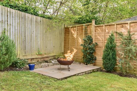 33 Apple Tree Close, Woodmancote, Cheltenham, GL52 9UA