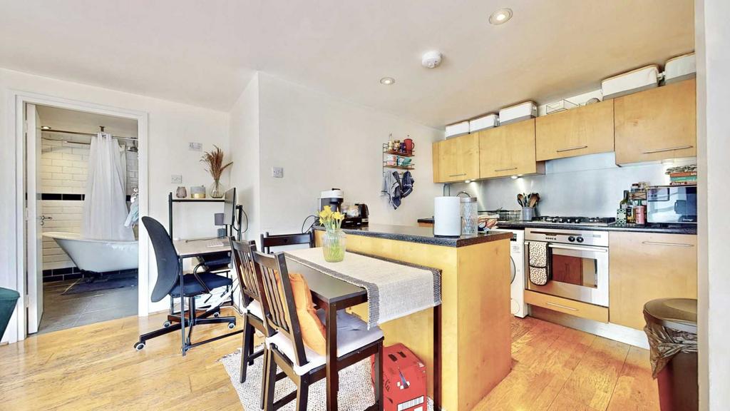 Highgate Hill, London N19 2 bed apartment for sale £550,000