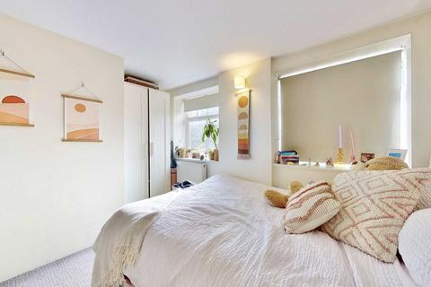 2 bedroom apartment for sale, Highgate Hill, London N19