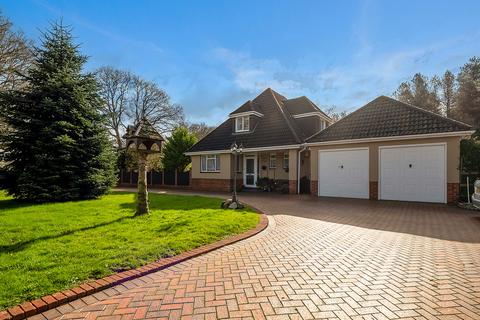 3 bedroom detached house for sale, Castle Lane North Baddesley Southampton, Hampshire, SO52 9LY