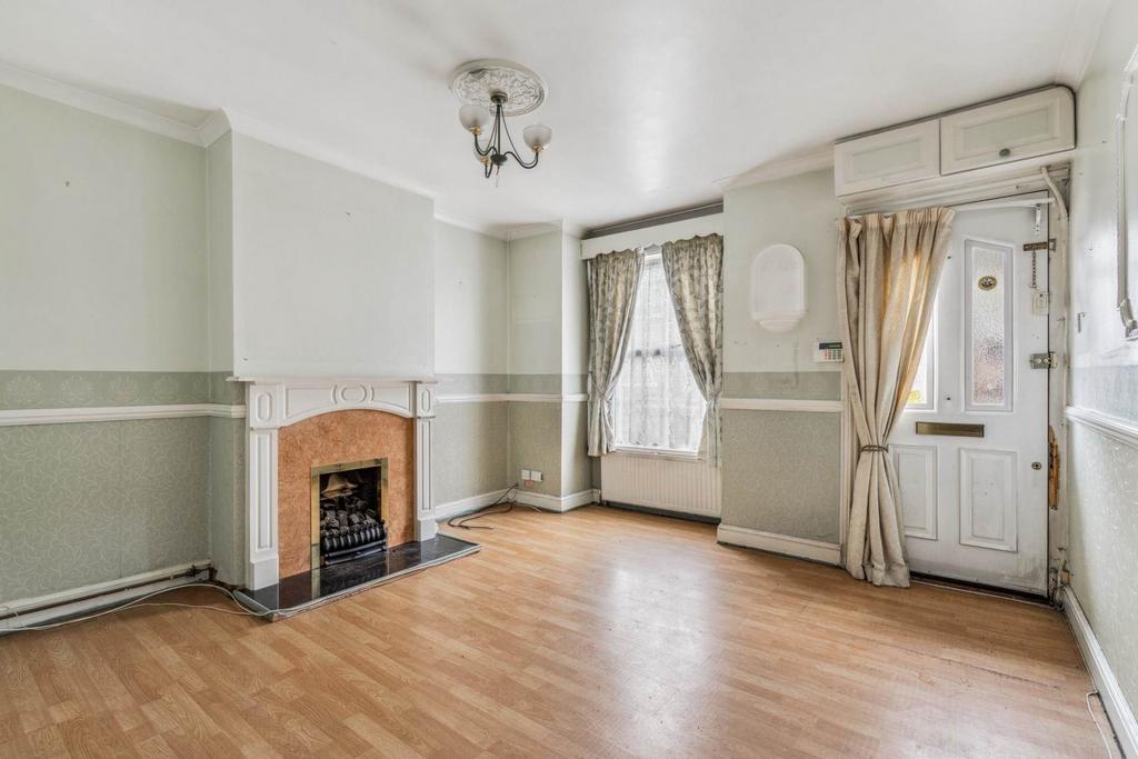 Greatham Road, Bushey 2 bed terraced house for sale £375,000