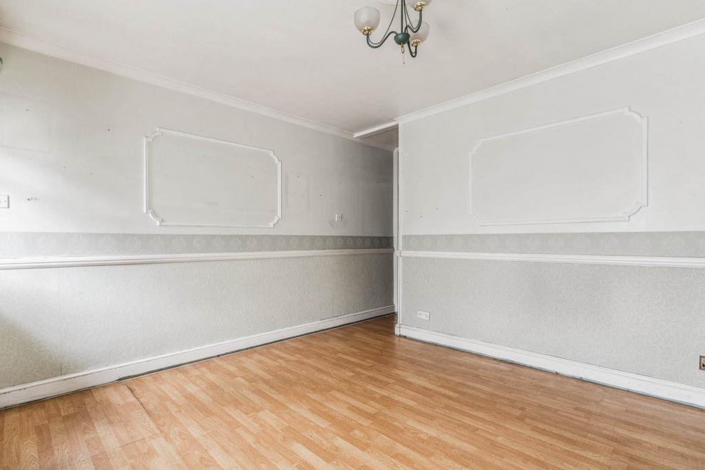 Greatham Road, Bushey 2 bed terraced house for sale £375,000