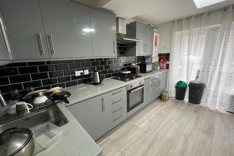 5 bedroom property for sale, Huddersfield Road, Waterhead, Oldham, Greater Manchester, OL4 3NY