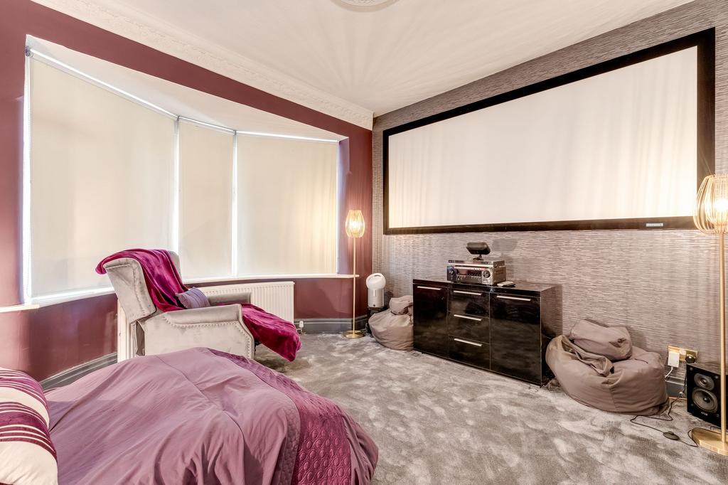 Bedroom 6 / cinema