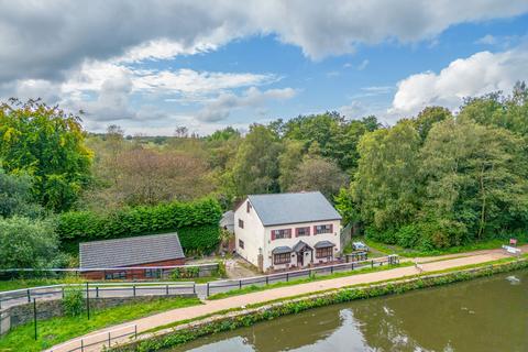 6 bedroom cottage for sale, Crooke Road, Wigan WN6