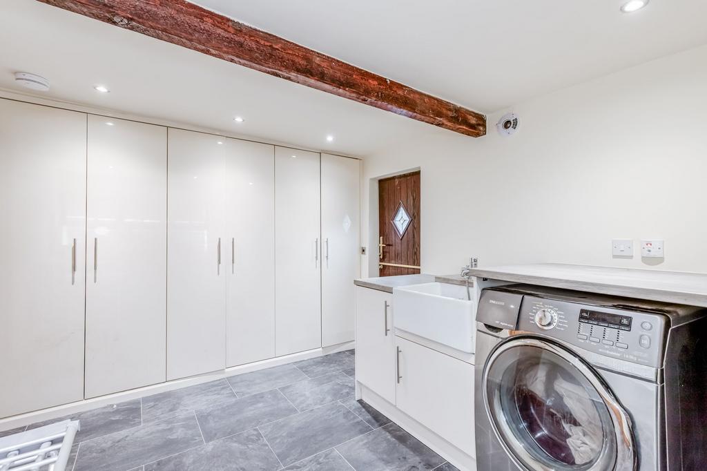 Laundry room / potential 6th bedroom