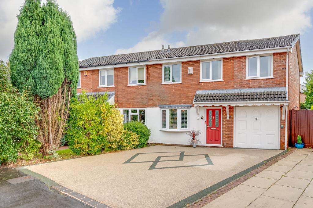 Standish, Wigan WN6 3 bed semidetached house for sale £250,000