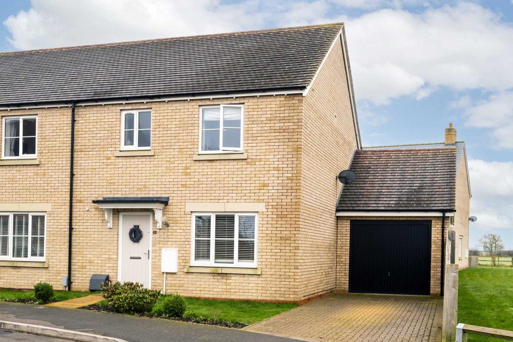 Evans Way, Chipping Norton 3 bed semidetached house for sale £385,000