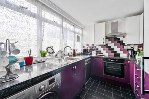 2 bedroom flat for sale, Bowater, Blackheath, London, SE3