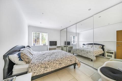 2 bedroom flat for sale, Greville Lodge, Broadhurst Avenue, Edgware, Greater London. HA8 8TL