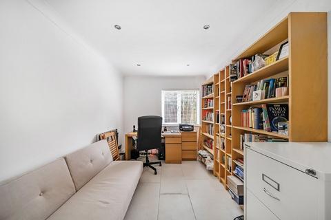 2, Greville Lodge Broadhurst Avenue, Edgware, HA8 8TL