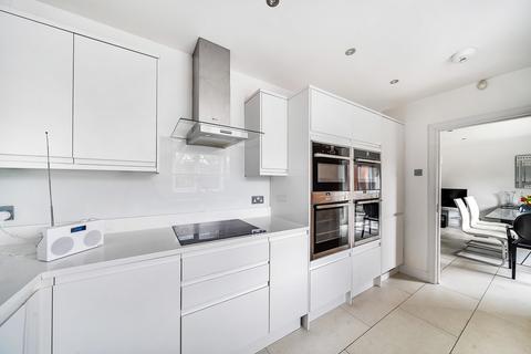 2, Greville Lodge Broadhurst Avenue, Edgware, HA8 8TL