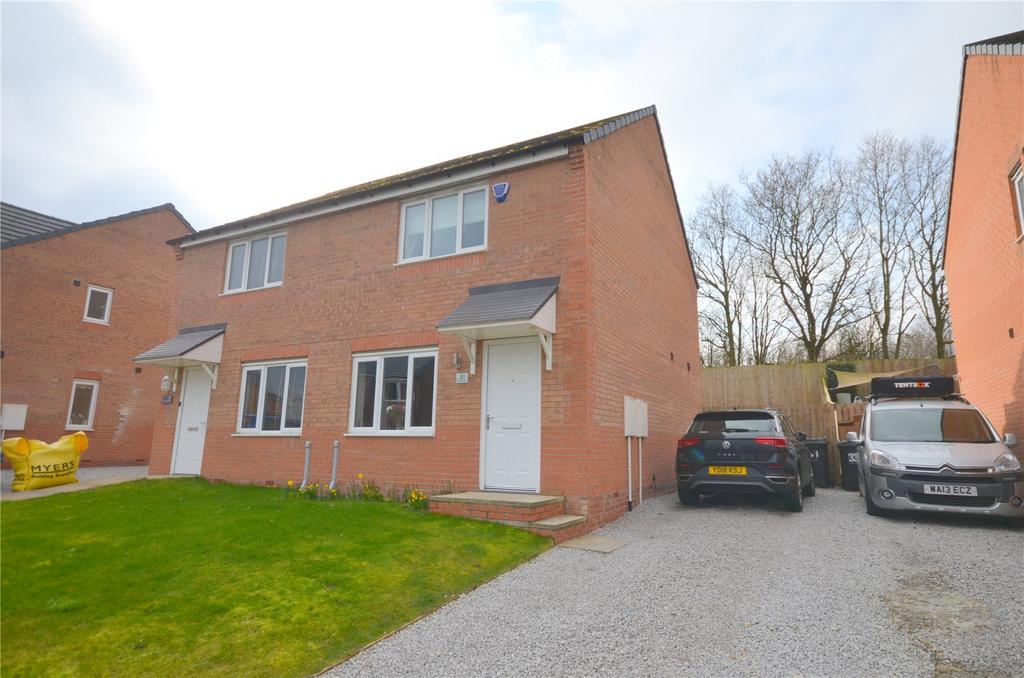 Calder Close, Mirfield, West... 2 bed semidetached house for sale £
