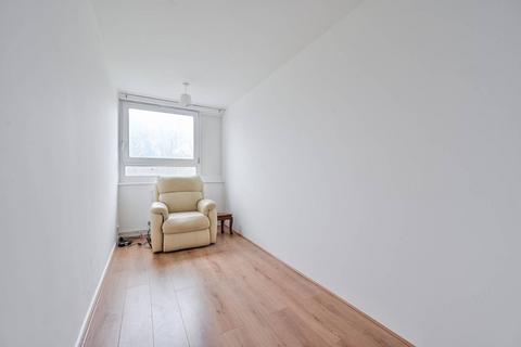 3 bedroom flat to rent, Bow, Bow, London, E3