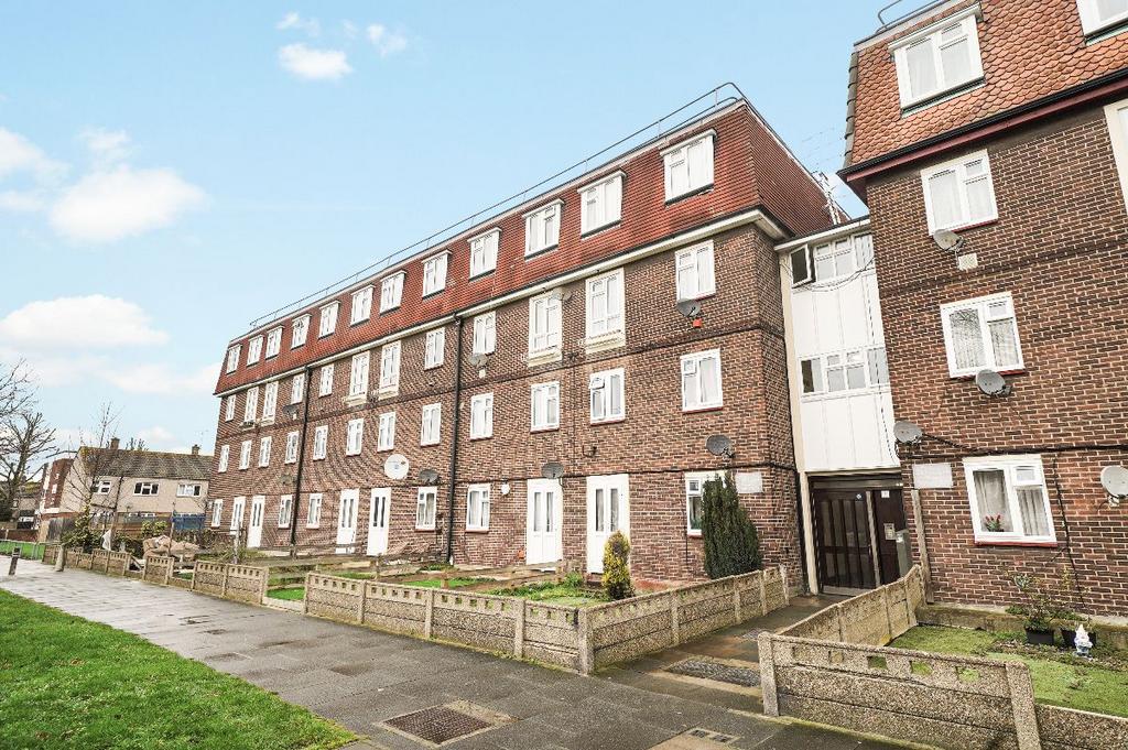 Barking IG11 2 bed for sale £225,000