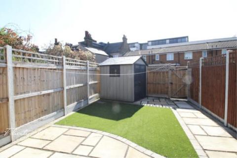 4 bedroom terraced house to rent, John Silkin Lane, London