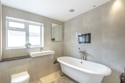 Ochenta Parkway, Uxbridge, UB10 9JX