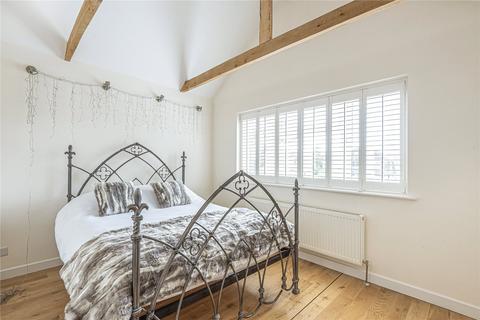 Ochenta Parkway, Uxbridge, UB10 9JX
