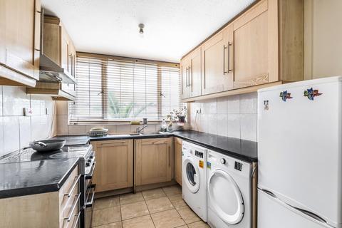 3 bedroom terraced house to rent, Caletock Way London SE10