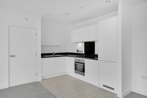 2 bedroom flat for sale, Hickman Avenue, Highams Park, E4