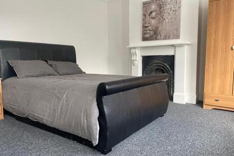5 bedroom house share to rent - Morval Road, London SW2