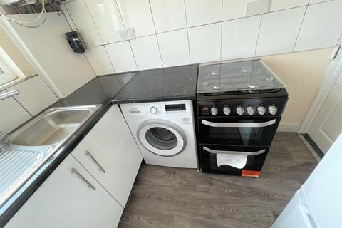2 bedroom property to rent - Spencer Road, Ilford