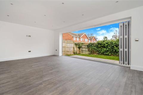 3 bedroom detached house for sale - Canewdon Gardens, Wickford, Essex, SS11