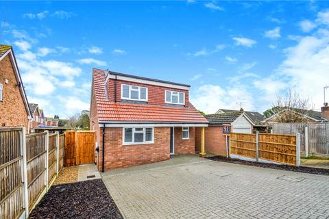 3 bedroom detached house for sale, Canewdon Gardens, Wickford, Essex, SS11
