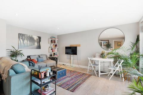 2 bedroom flat for sale, Compass House, Smugglers Way, London