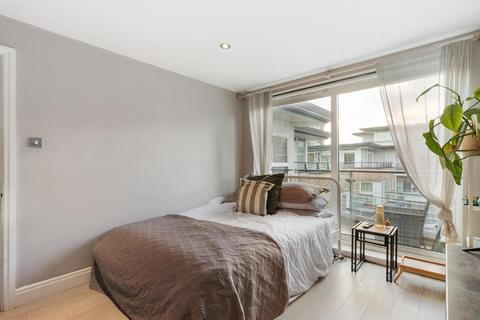 2 bedroom flat for sale, Compass House, Smugglers Way, London