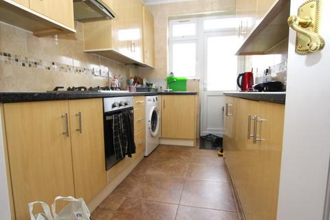 3 bedroom terraced house to rent, Alicia Avenue