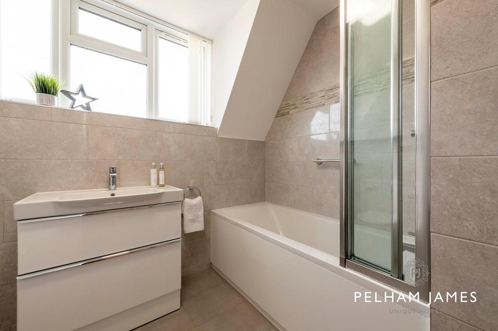 Family Bathroom, Lax Hill House, Manton