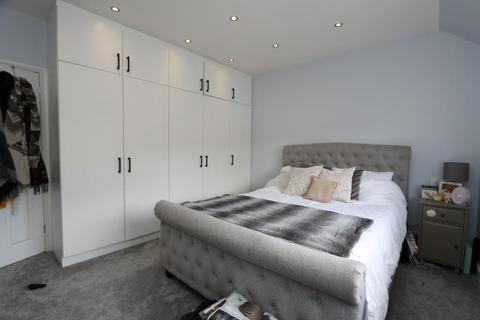 3 bedroom terraced house to rent, Gladstone Road, Surbiton KT6