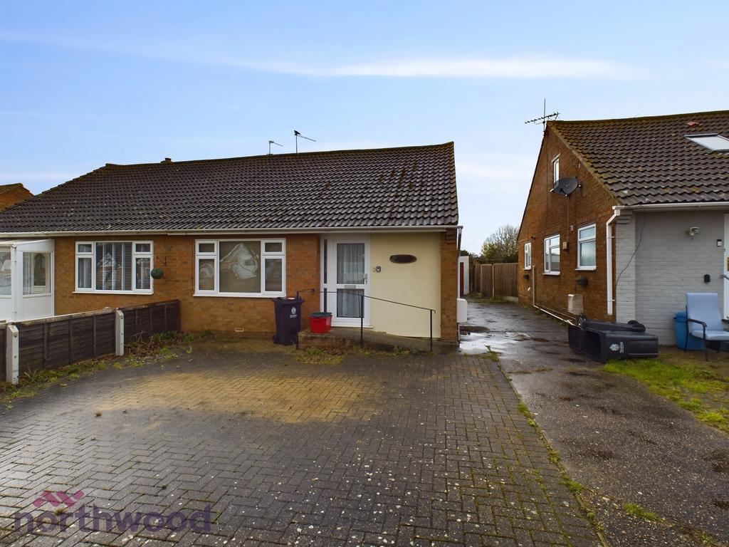 Jubilee Avenue, ClactonOnSea CO16 2 bed semidetached bungalow for