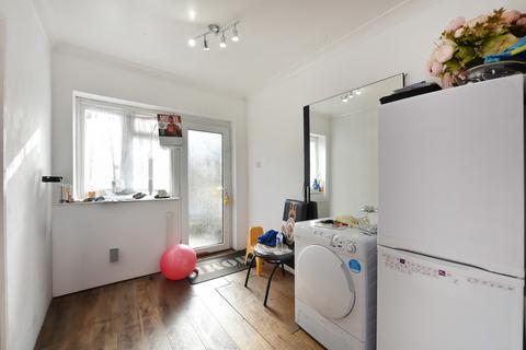 4 bedroom semi-detached house to rent - London SW17