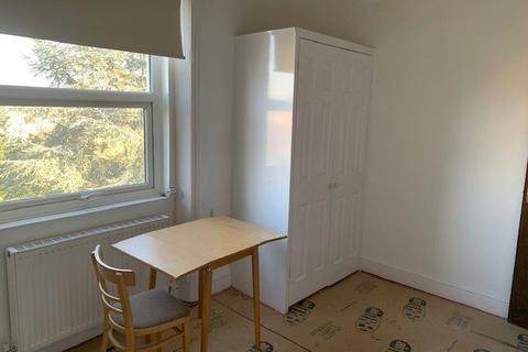 Studio to rent - West End Lane, West Hampstead NW6