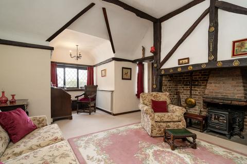 4 bedroom detached bungalow for sale - Caterham, Caterham CR3