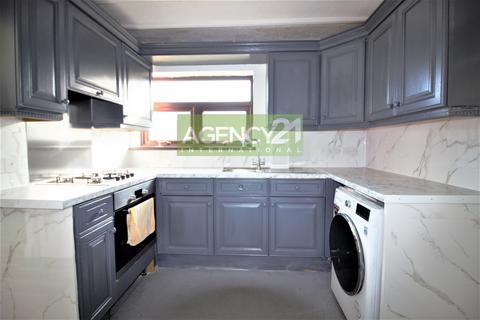 3 bedroom house to rent - Langdale Gardens, Hornchurch, RM12
