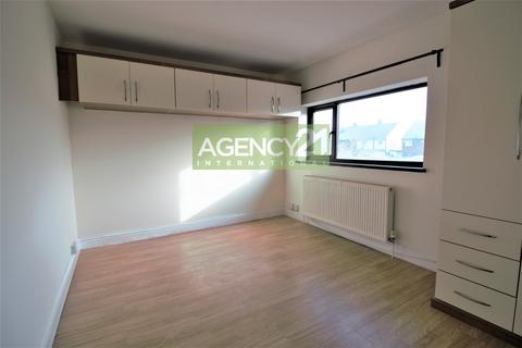 3 bedroom house to rent - Langdale Gardens, Hornchurch, RM12