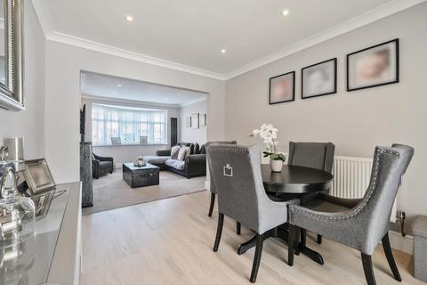 16 Redleaves Avenue, Ashford, TW15 1LD