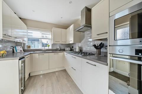 16 Redleaves Avenue, Ashford, TW15 1LD