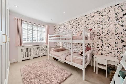 16 Redleaves Avenue, Ashford, TW15 1LD